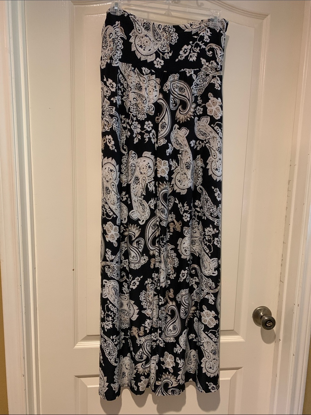 Black & White Paisley Wide-Leg Pant